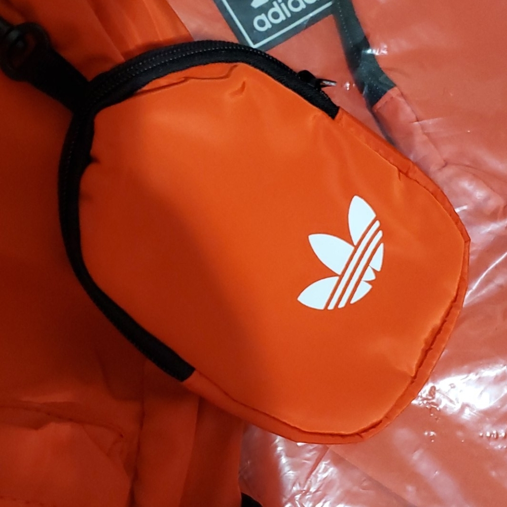 Backpack 🎒 - Picture 2 of 3